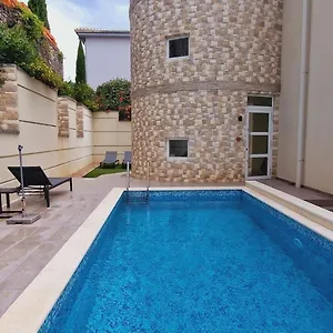 https://villa-sunny-iii-apartment-sky.primorje-gorskikotar.com
